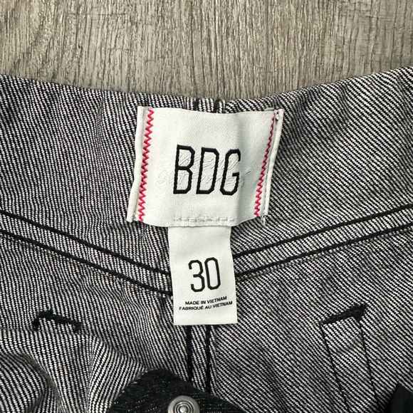 BDG Foldover V-Front Denim - Picture 3 of 3